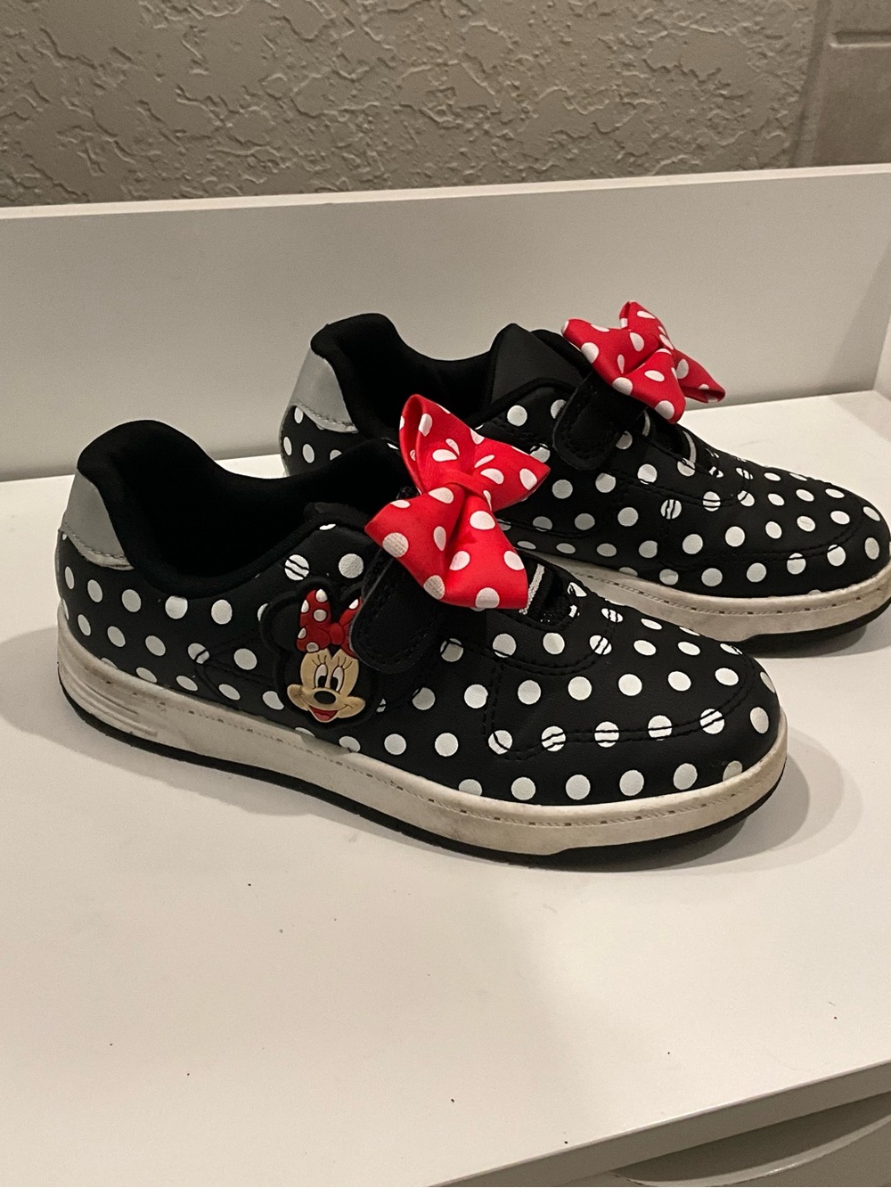Disney Minnie Mouse Black White Polka Dot Red Bow Kids Sneakers